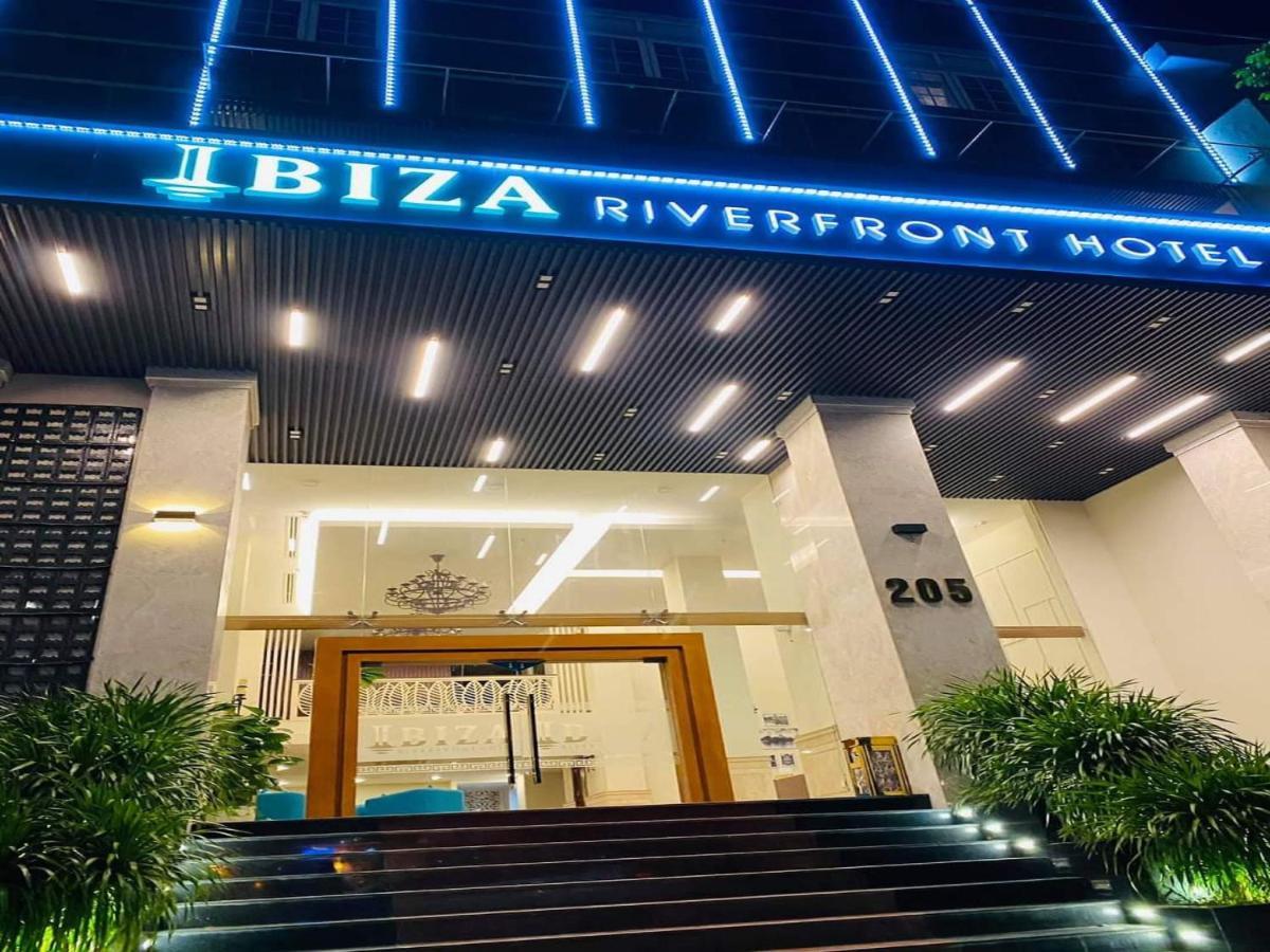 Ibiza Riverfront Da Nang Hotel Powered By Aston Extérieur photo