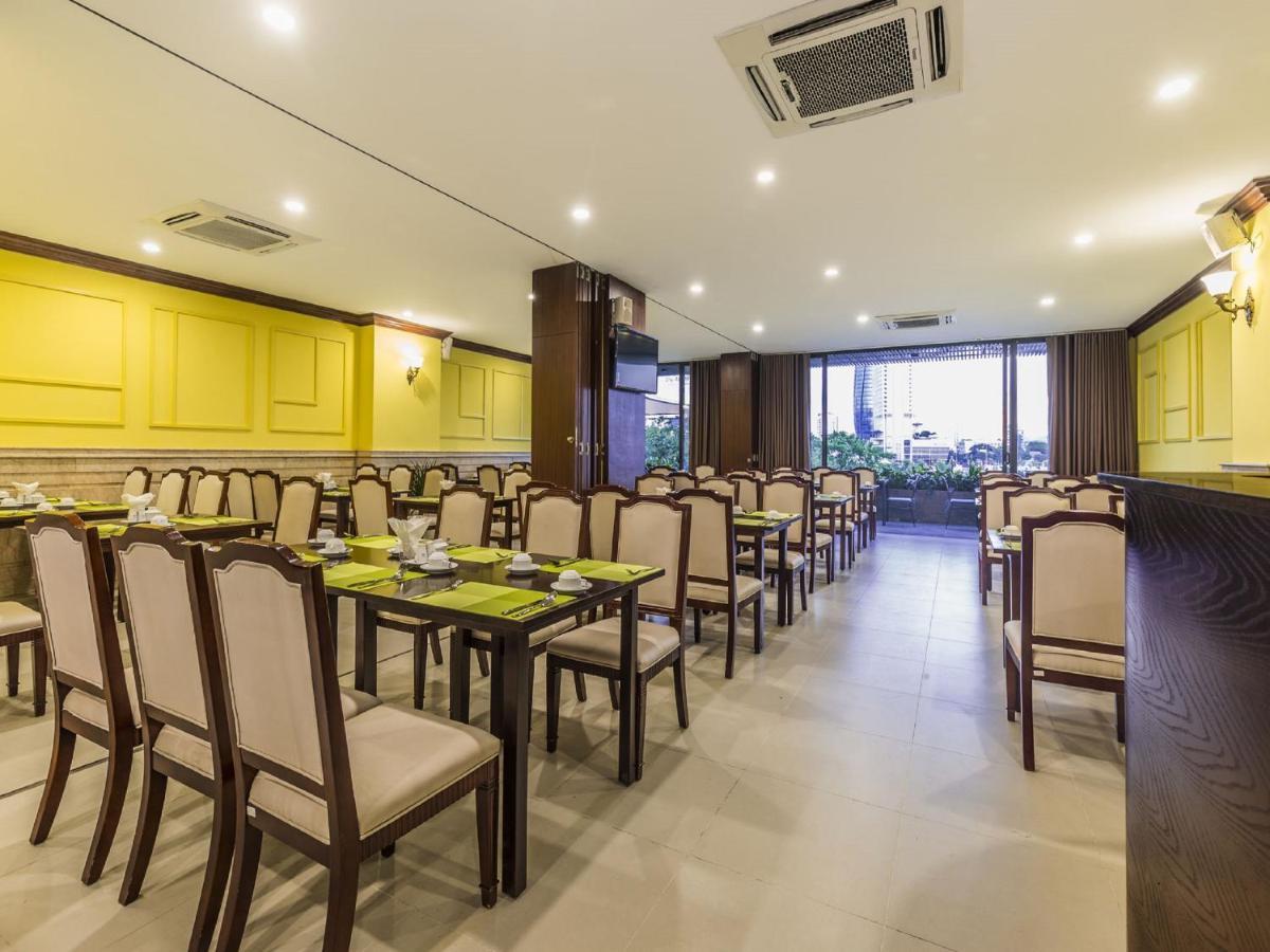 Ibiza Riverfront Da Nang Hotel Powered By Aston Extérieur photo