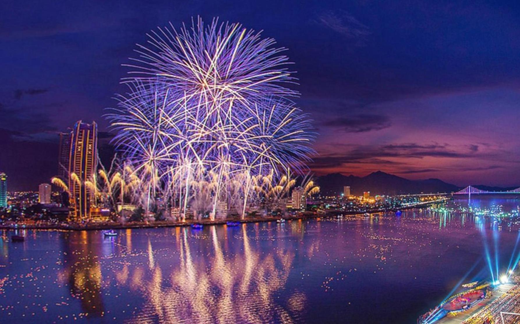 Ibiza Riverfront Da Nang Hotel Powered By Aston Extérieur photo