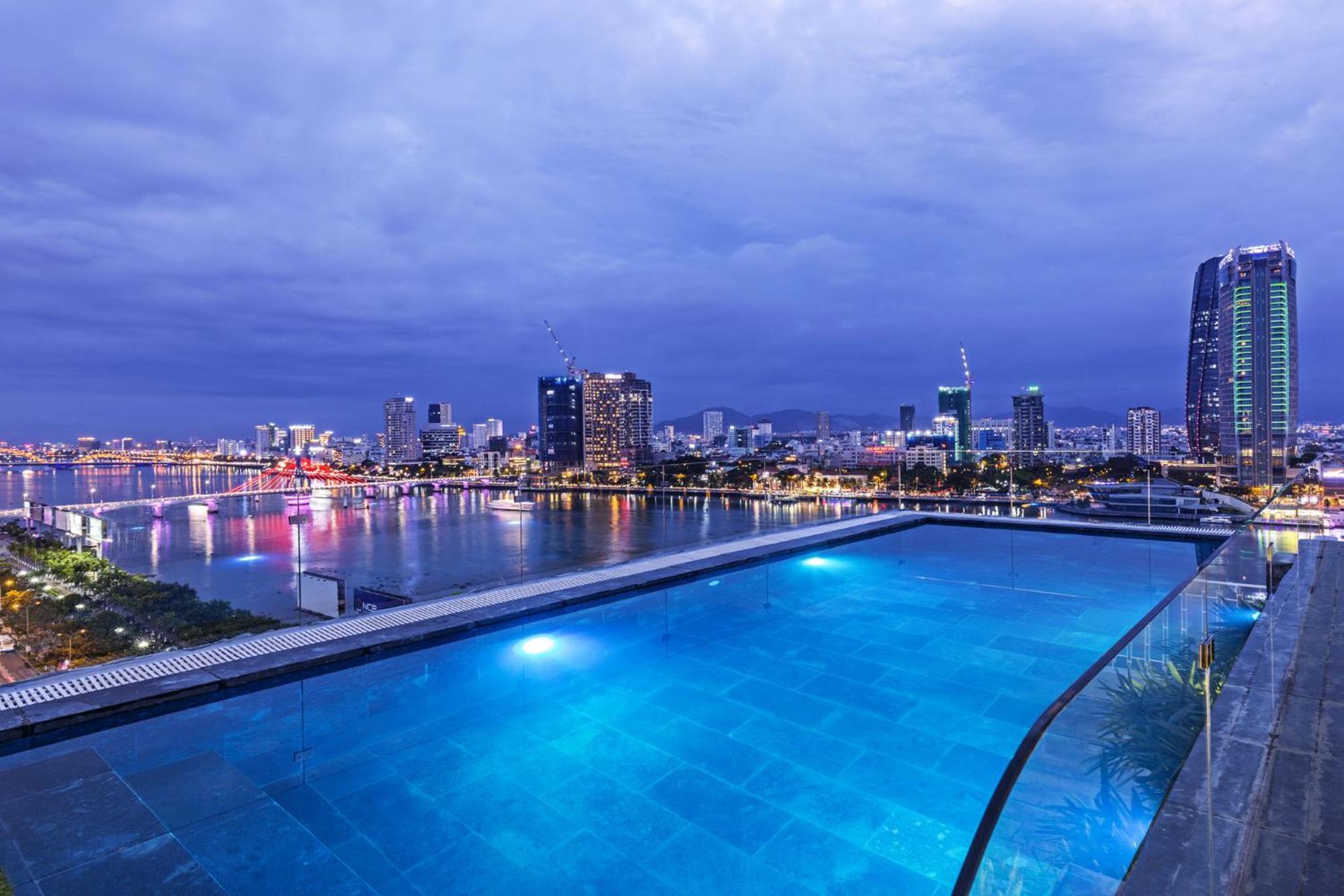 Ibiza Riverfront Da Nang Hotel Powered By Aston Extérieur photo