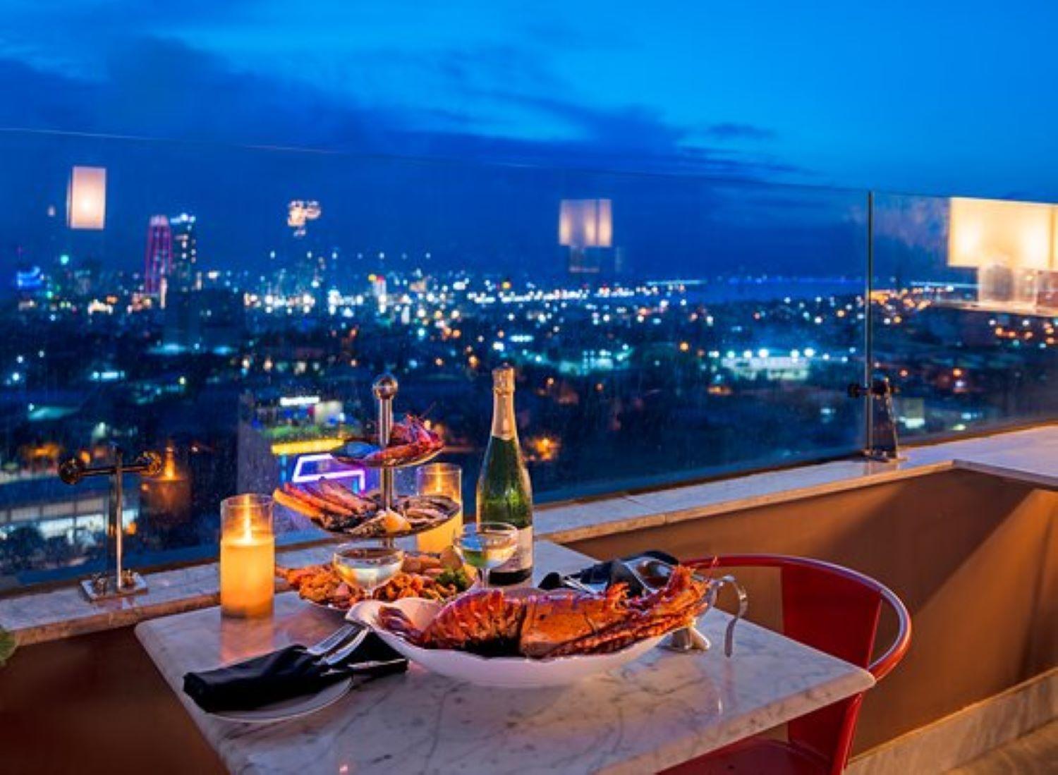 Ibiza Riverfront Da Nang Hotel Powered By Aston Extérieur photo