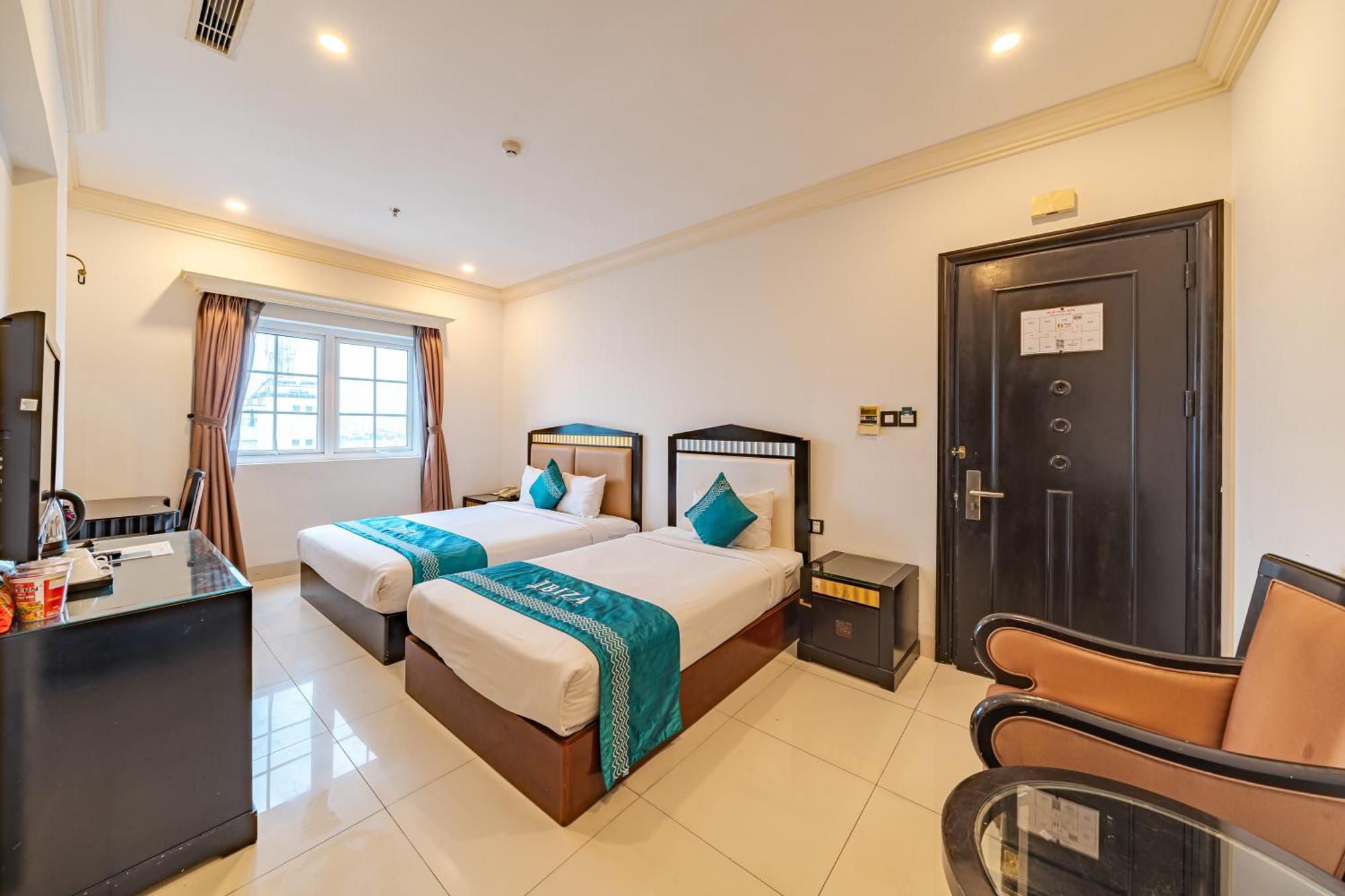 Ibiza Riverfront Da Nang Hotel Powered By Aston Extérieur photo