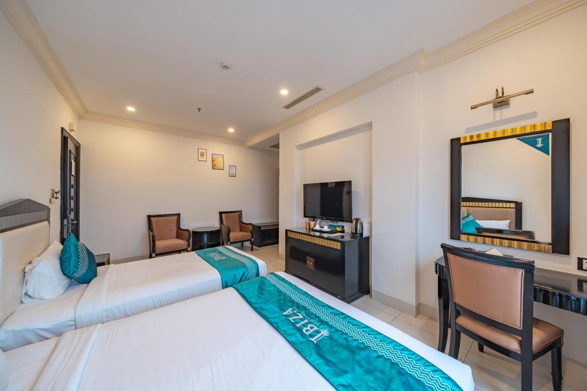 Ibiza Riverfront Da Nang Hotel Powered By Aston Extérieur photo