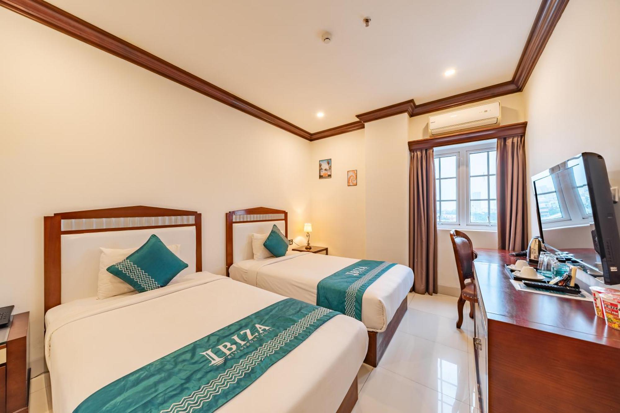 Ibiza Riverfront Da Nang Hotel Powered By Aston Extérieur photo