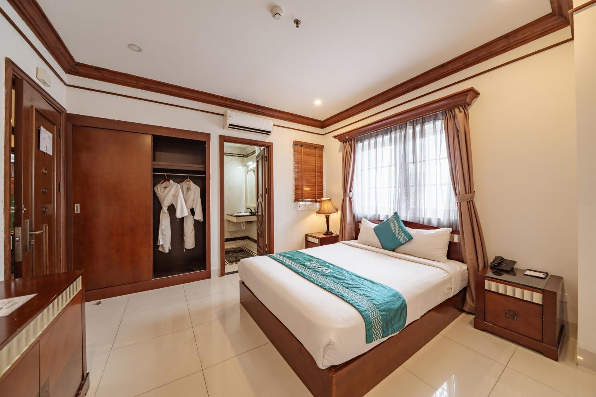 Ibiza Riverfront Da Nang Hotel Powered By Aston Extérieur photo